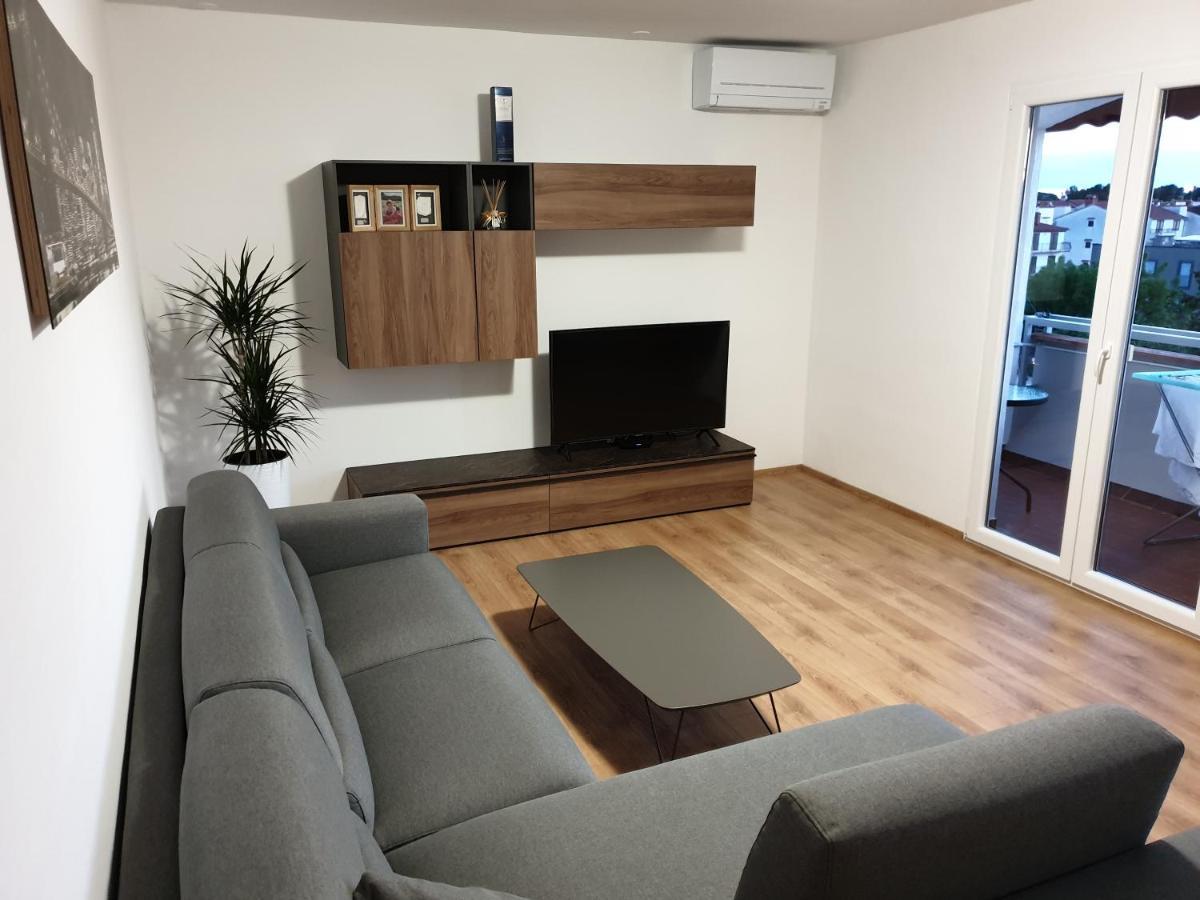 Ema Apartment